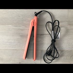 Amika 1” flat iron